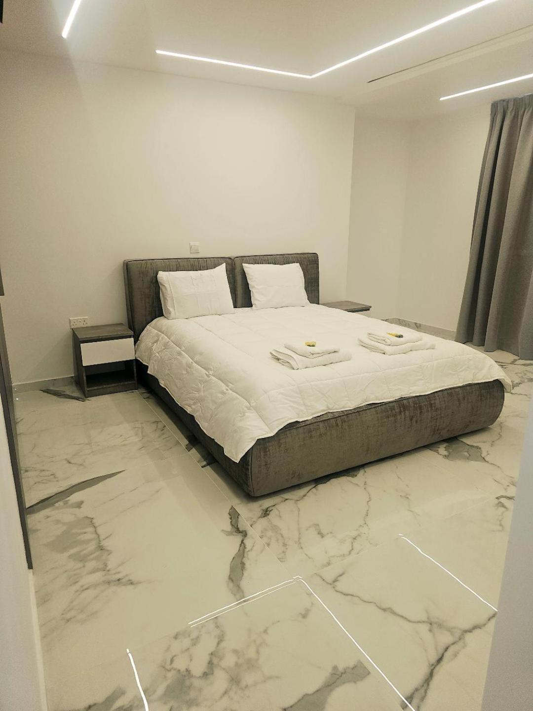 Deluxe Apartment Paphos Exterior foto