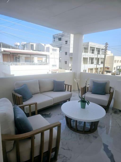 Deluxe Apartment Paphos Exterior foto