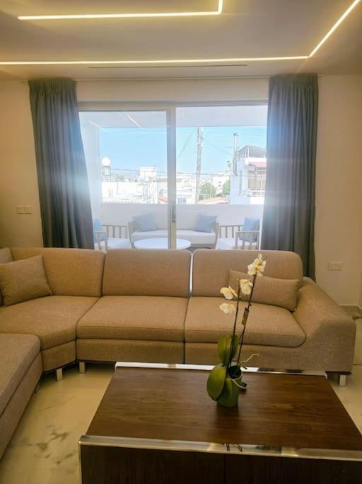 Deluxe Apartment Paphos Exterior foto