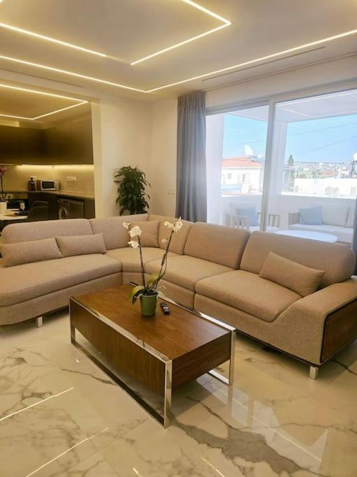 Deluxe Apartment Paphos Exterior foto
