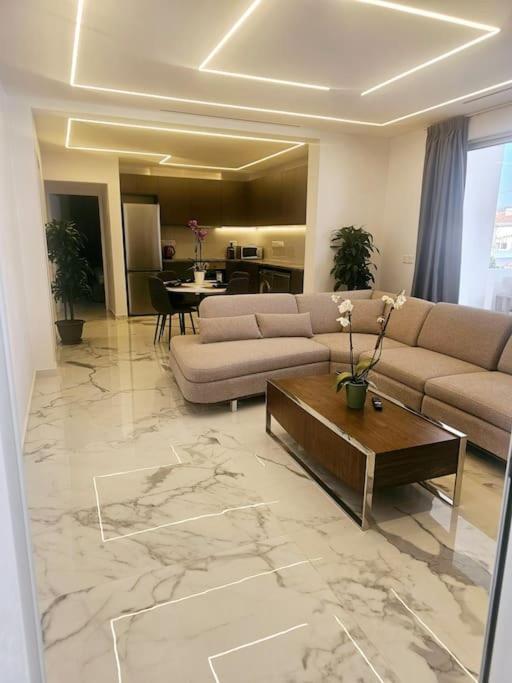 Deluxe Apartment Paphos Exterior foto