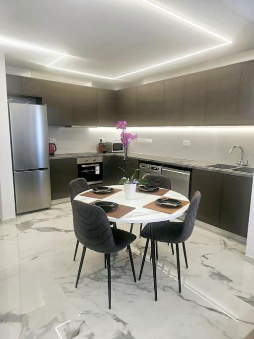 Deluxe Apartment Paphos Exterior foto